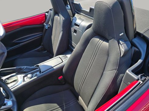 Used 2021 MAZDA MX-5 Miata Club RWD image 40