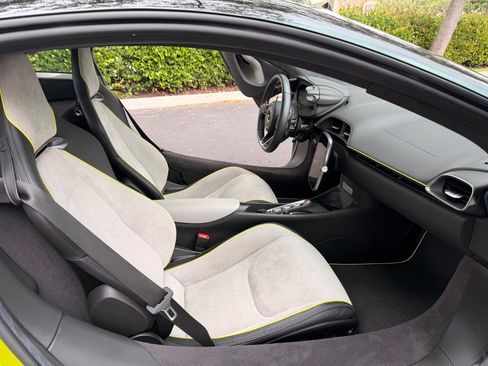 Used 2023 McLaren Artura image 16