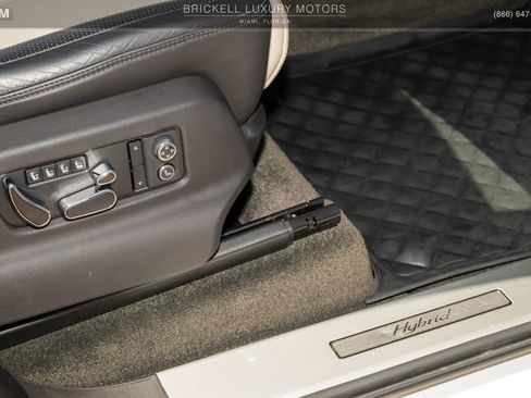 Used 2021 Bentley Bentayga Plug-In Hybrid AWD/4WD image 68