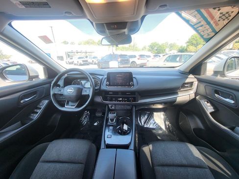 Used 2025 Nissan Rogue SV FWD image 15