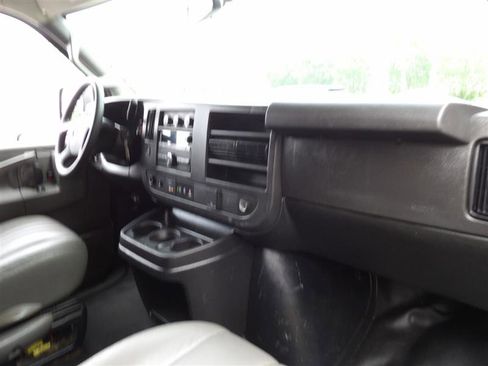 Used 2019 GMC Savana 2500 image 10