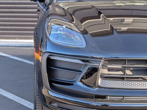 Certified 2026 Porsche Macan AWD/4WD image 13