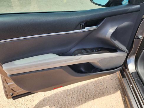Used 2021 Toyota Camry SE FWD image 15