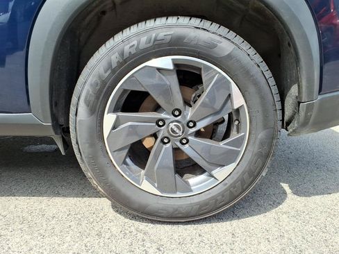 Used 2024 Nissan Rogue SV FWD image 5