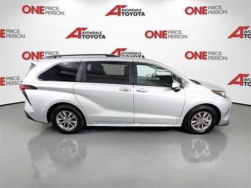 Used 2021 Toyota Sienna XLE w/ XLE Plus Package image 8