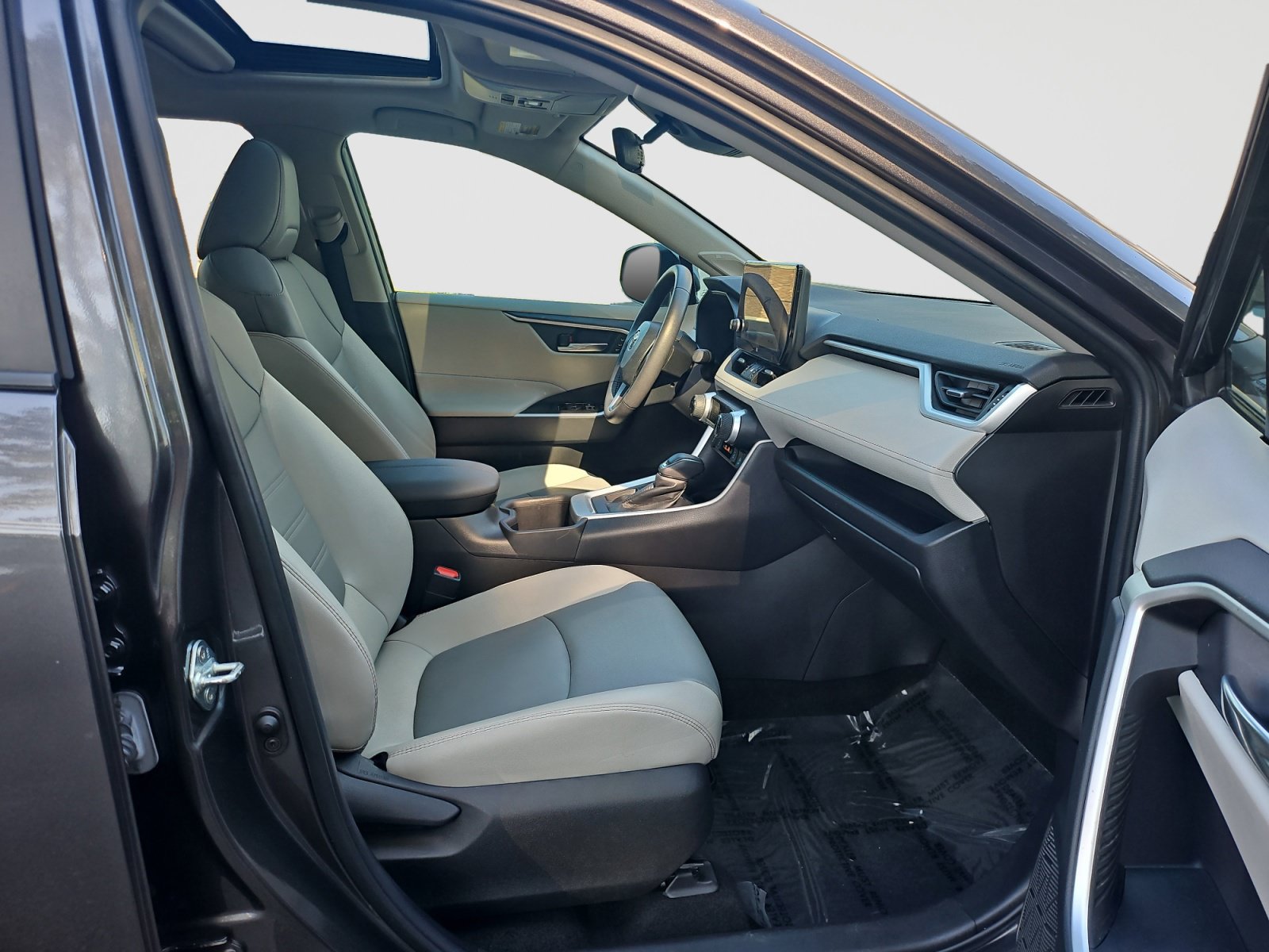 Used 2024 Toyota RAV4 XLE Premium w/ Weather Package FWD image 18