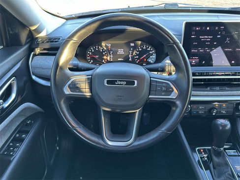 Used 2022 Jeep Compass Latitude image 15