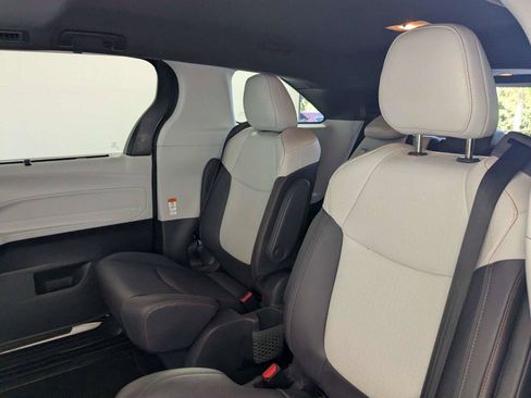 Used 2021 Toyota Sienna XSE AWD/4WD image 36