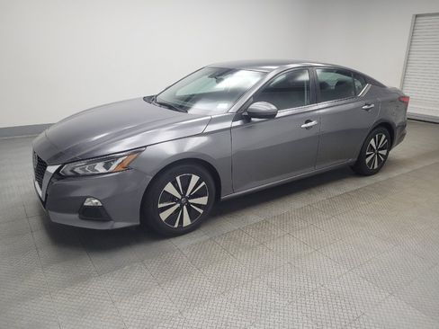 Used 2022 Nissan Altima 2.5 SV FWD image 2