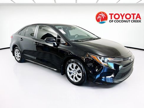 Used 2025 Toyota Corolla LE image 1