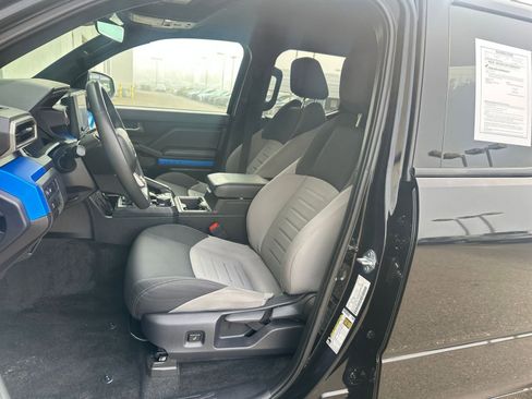 Used 2025 Toyota Tacoma TRD Off-Road image 36