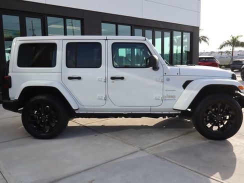 Used 2024 Jeep Wrangler Unlimited Sahara AWD/4WD image 2