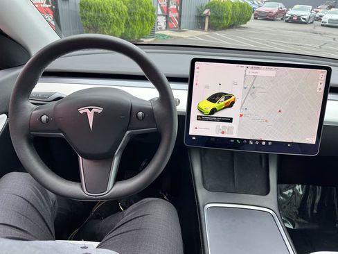 Used 2021 Tesla Model Y Long Range AWD/4WD image 9