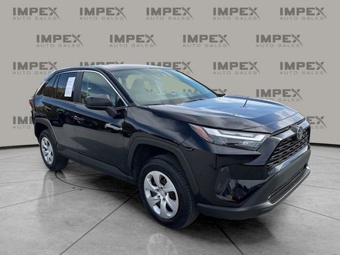 Used 2024 Toyota RAV4 LE image 7