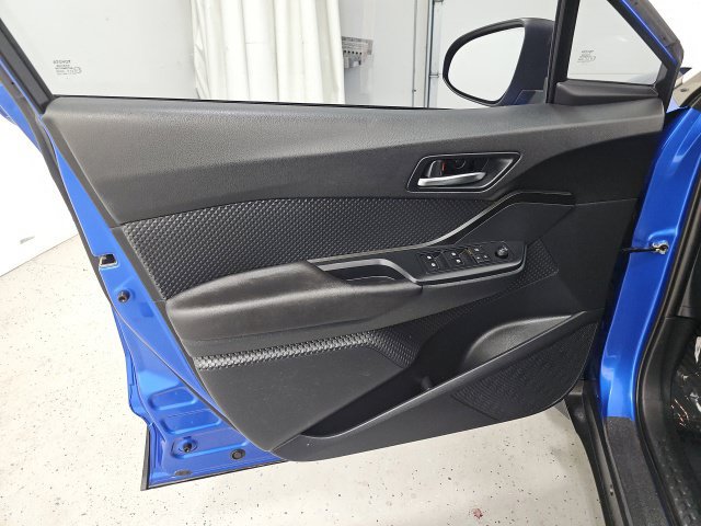 Used 2018 Toyota C-HR XLE FWD image 12