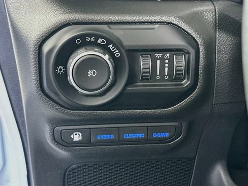 Used 2021 Jeep Wrangler Unlimited Sahara w/ Cold Weather Group AWD/4WD image 11