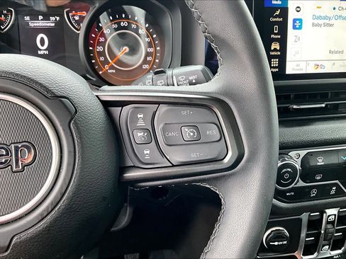 Used 2025 Jeep Wrangler Unlimited Sport AWD/4WD image 23