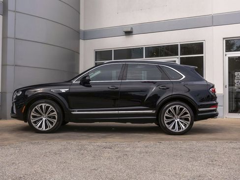 Used 2021 Bentley Bentayga AWD/4WD image 16