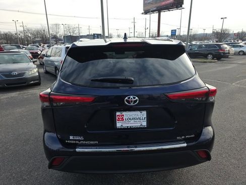 Used 2023 Toyota Highlander XLE image 6