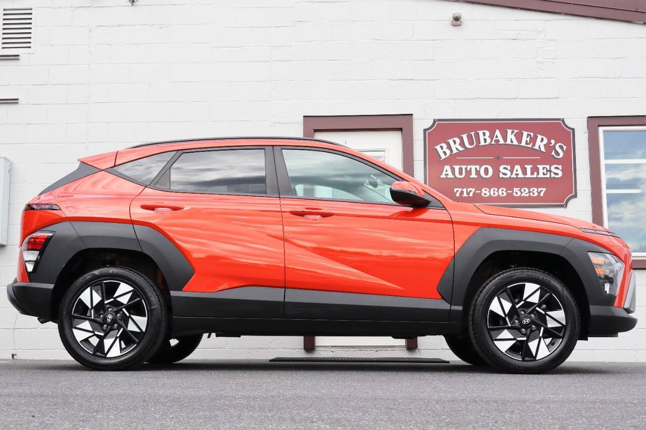 Used 2024 Hyundai Kona SEL AWD/4WD image 1
