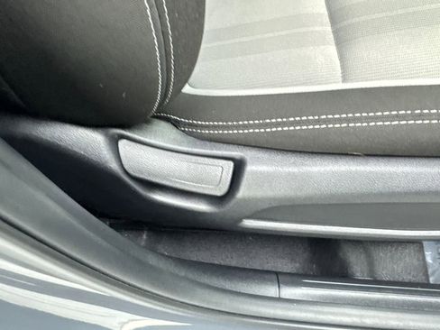 Used 2025 Hyundai Venue SEL FWD image 46