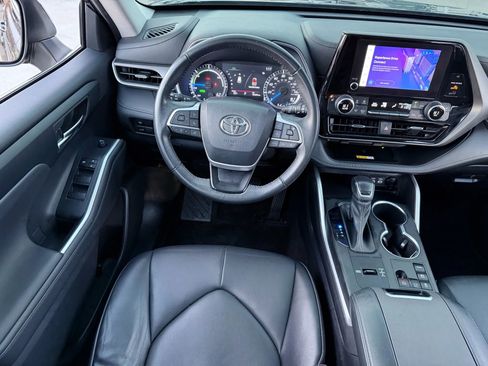 Used 2023 Toyota Highlander XLE image 34