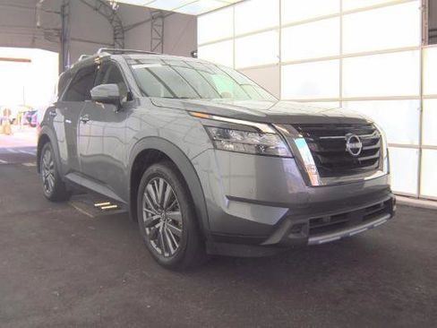 Used 2023 Nissan Pathfinder SL w/ SL Premium Package FWD image 3