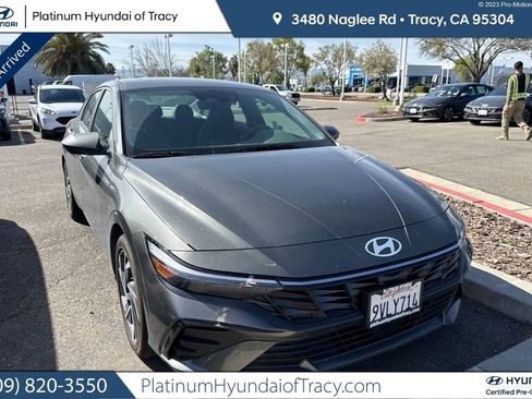 Used 2025 Hyundai Elantra SEL image 1
