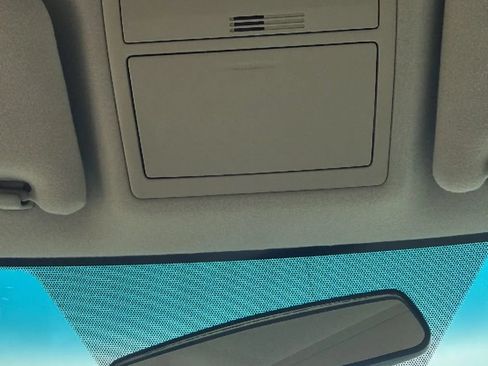 Used 2010 Toyota Camry LE FWD image 17