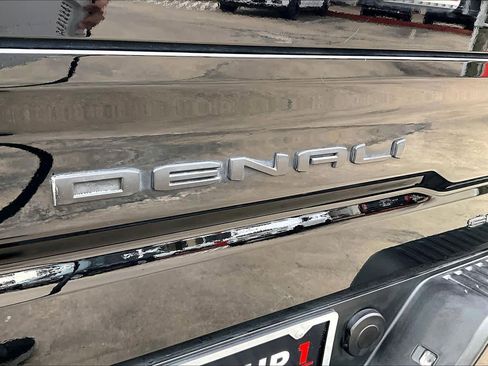 Certified 2023 GMC Sierra 1500 Denali image 9