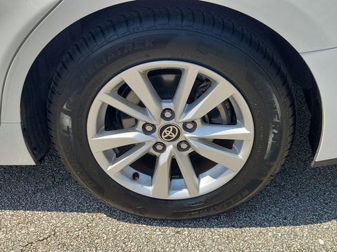 Used 2025 Toyota Camry LE image 5