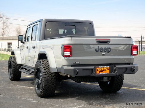 Used 2022 Jeep Gladiator Sport image 9