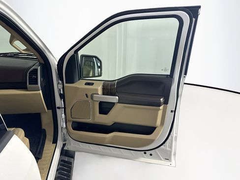 Used 2020 Ford F150 Lariat image 33