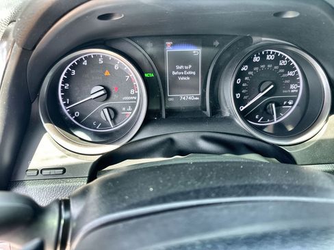 Used 2021 Toyota Camry SE w/ Convenience Package FWD image 30