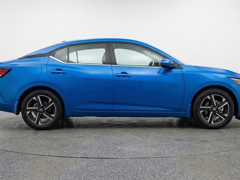 Used 2025 Nissan Sentra SV FWD image 11
