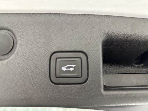 Used 2023 Chevrolet Equinox LT FWD image 28