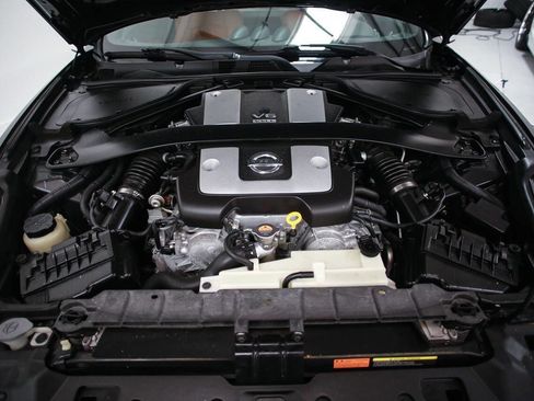 Used 2011 Nissan 370Z Touring w/ Sport Pkg RWD image 19
