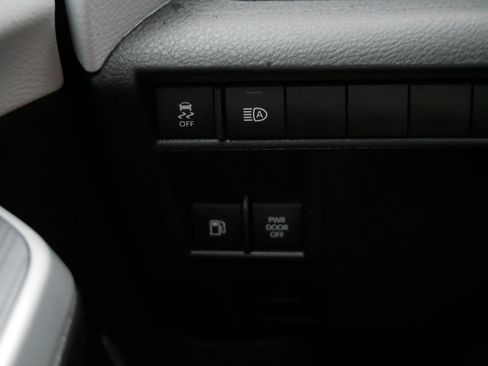 Certified 2025 Toyota Sienna LE FWD image 28