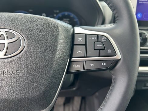 Used 2025 Toyota Grand Highlander AWD Hybrid image 17