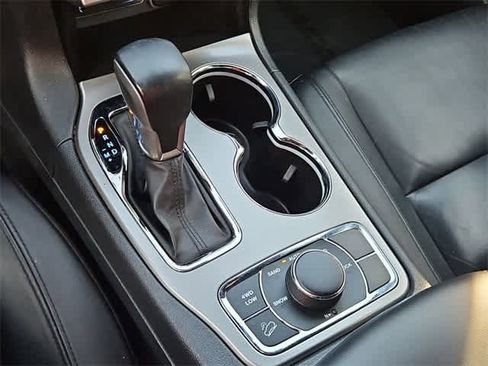 Used 2022 Jeep Grand Cherokee Limited image 32