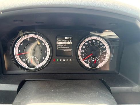 Used 2019 RAM 1500 Express w/ Express Value Package AWD/4WD image 9