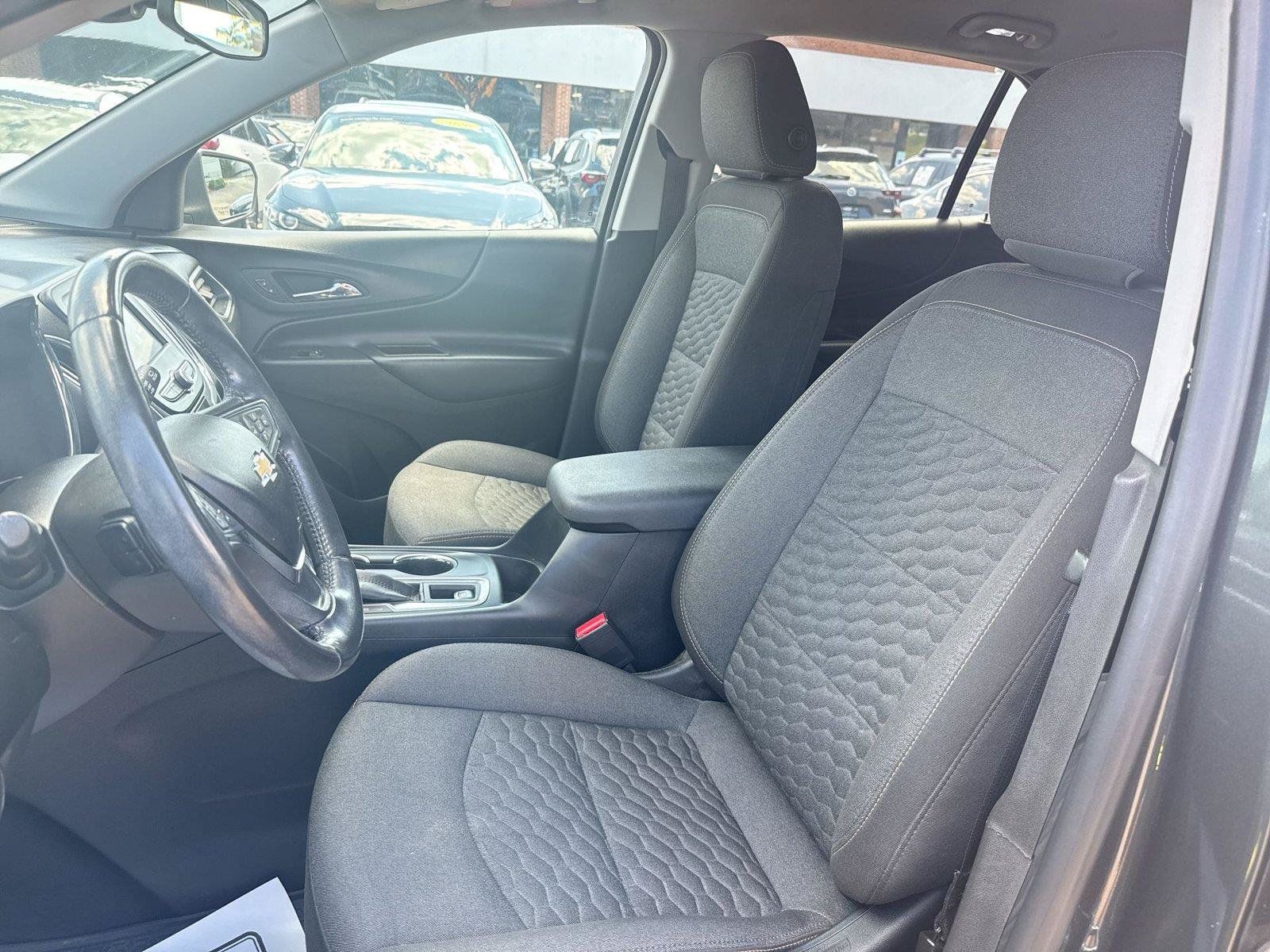 Used 2020 Chevrolet Equinox LT FWD image 3