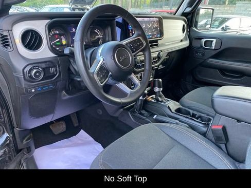 Used 2024 Jeep Wrangler Unlimited Sahara AWD/4WD image 6