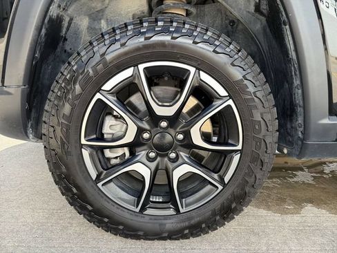 Used 2024 Jeep Compass Trailhawk AWD/4WD image 12