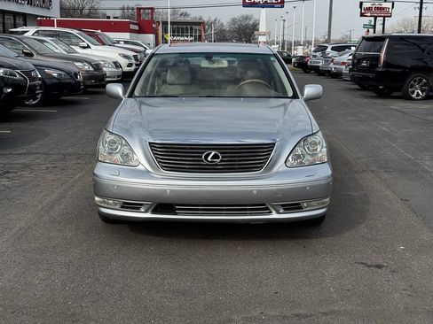 Used 2005 Lexus LS 430 w/ Ultra Luxury Pkg RWD image 2