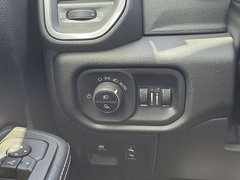 Used 2025 RAM 1500 Laramie AWD/4WD image 14