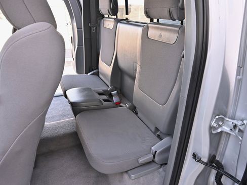 Used 2010 Toyota Tacoma 4x4 Access Cab V6 image 18