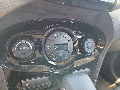 Used 2014 Ford Fiesta Titanium FWD image 19