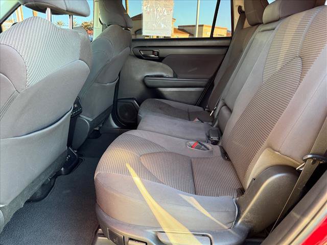 Used 2021 Toyota Highlander LE AWD/4WD image 7
