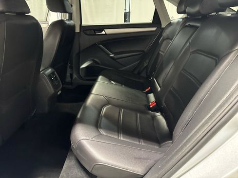 Used 2020 Volkswagen Passat 2.0T SE FWD image 13